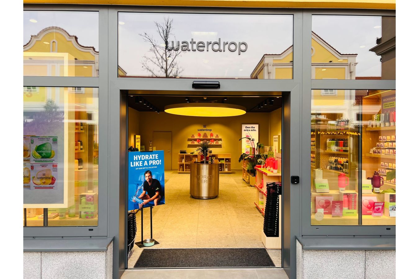 Night Shopping v Parndorfu: móda, atmosféra a osvěžení od Waterdropu