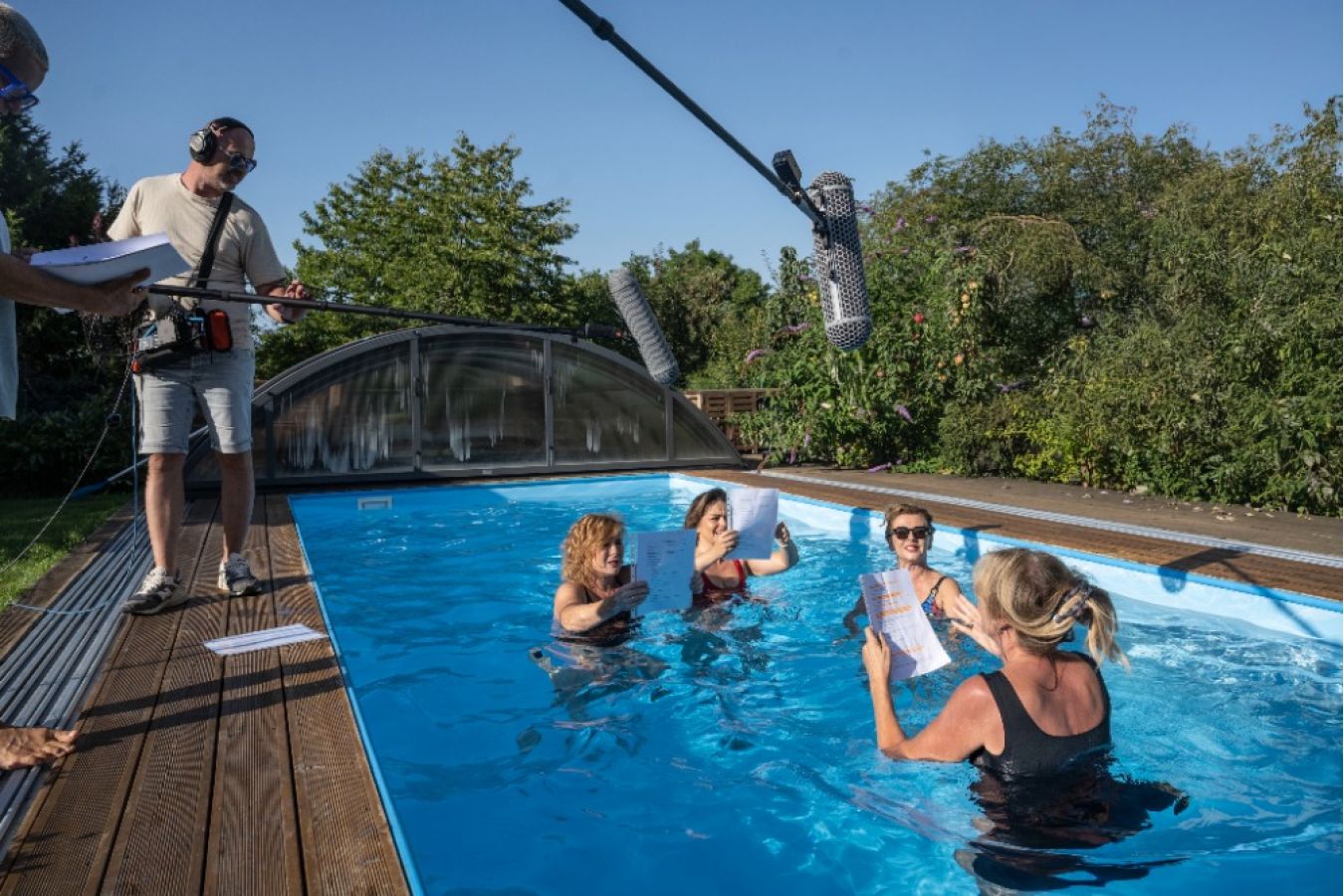 Horko, humor a hrdinky. Audioteka uvádí komedii o životě, který se nezastaví