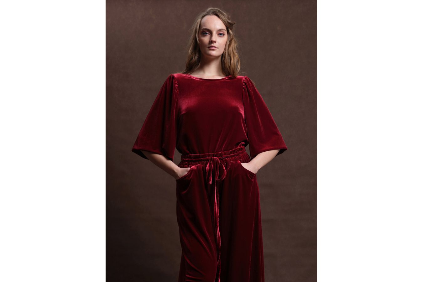 Seznamte se s velurem. Elegantní materiál, který spojuje luxusní vzhled a každodenní pohodlí
